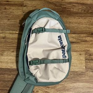 Like New Patagonia Atom Sling Bag Hemlock Green Backpack Vintage